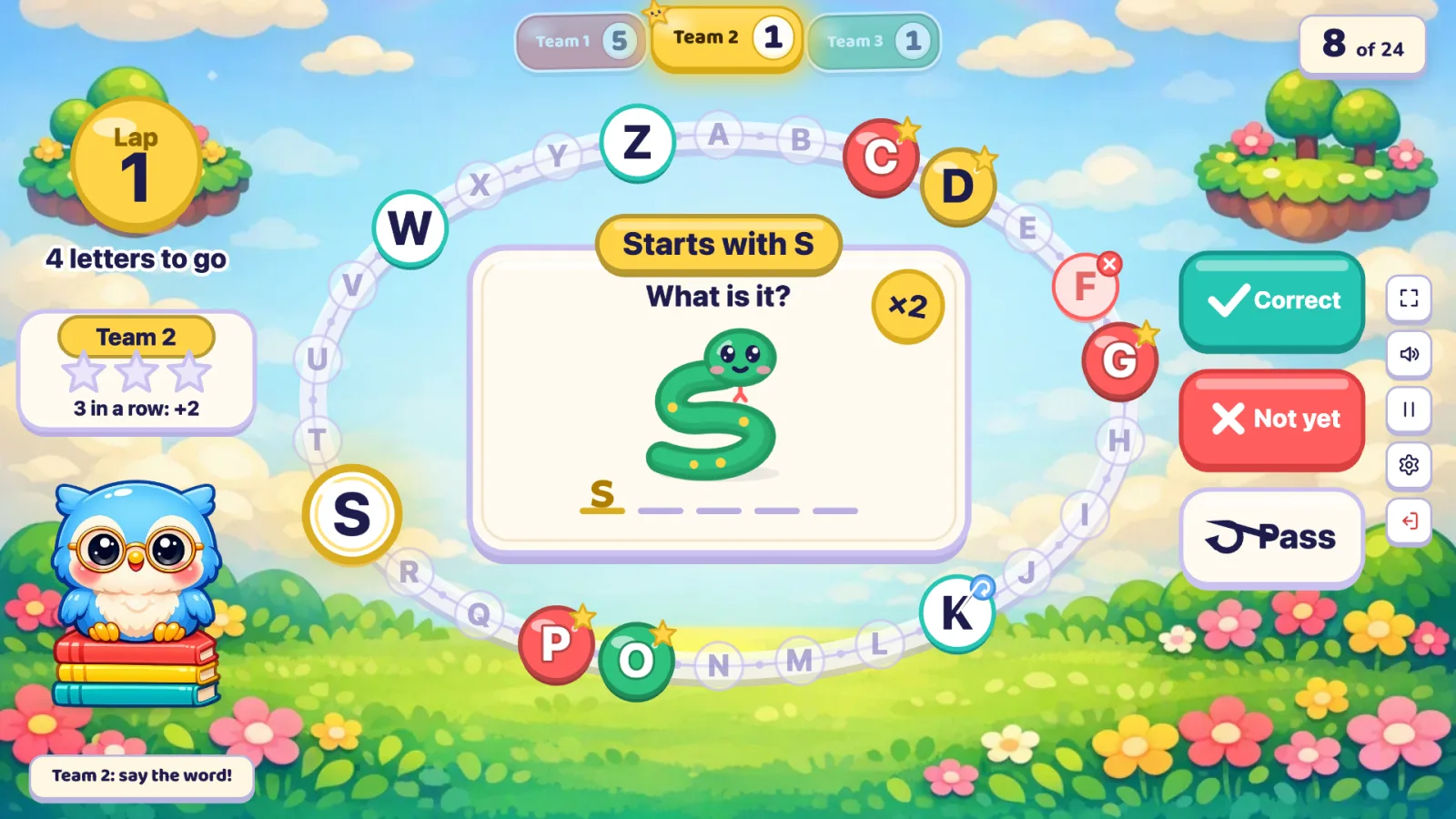 Petunjuk Lingkaran huruf untuk Tim 2: "Starts with S", "What is it?", ular kartun, dan S diikuti empat garis, dengan tombol Correct, Not yet, dan Pass di sebelah kanan
